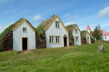 how to find a tiny house builder