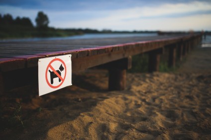 Map: Guide to pets and renting no dogs sign beach boardwalk Canada