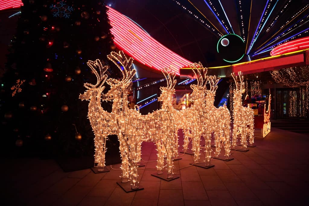 Easy steps to get your house ready for Christmas holiday lights