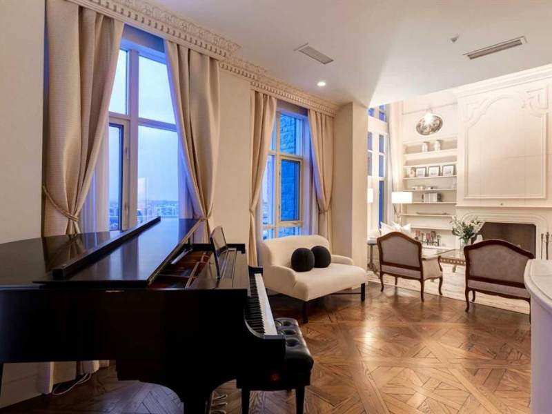 Expensive penthouse in Eau Claire, Calgary