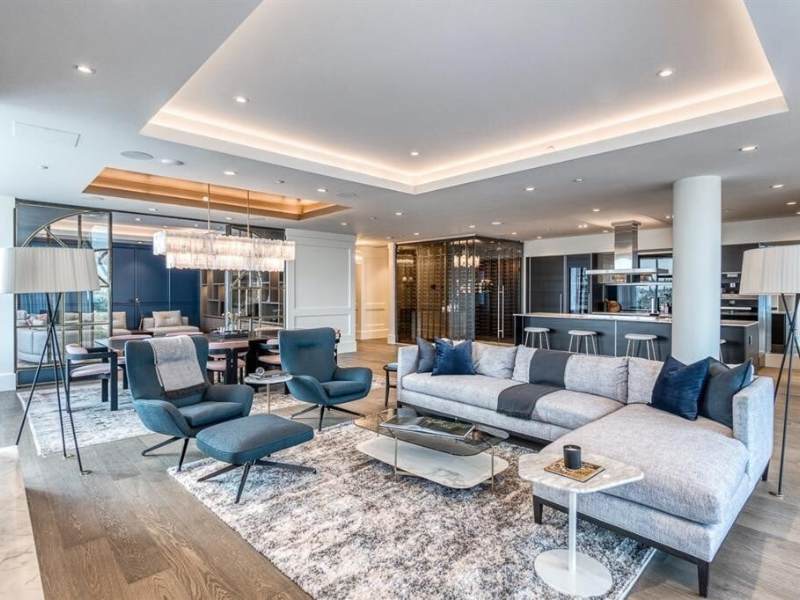 Expensive apartment in Eau Claire, Calgary