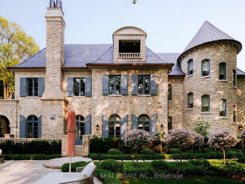 221 Forest Hill Road in Toronto